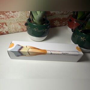Limited Edition IT Cosmetics Heavenly Luxe Complexion Perfection Star Brush